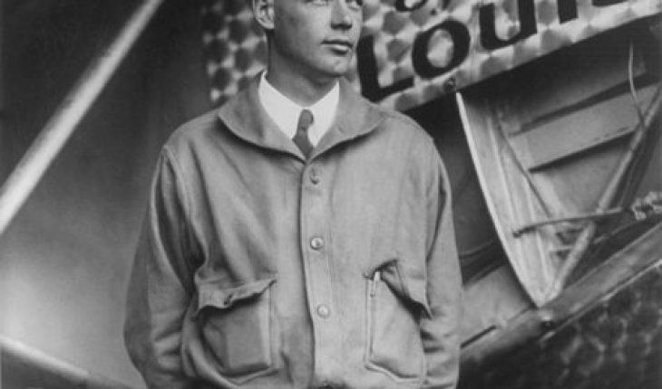 File:Charles Lindbergh and the Spirit of Saint Louis (Crisco restoration, with wings).jpg