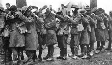 http://upload.wikimedia.org/wikipedia/commons/d/dc/British_55th_Division_gas_casualties_10_April_1918.jpg